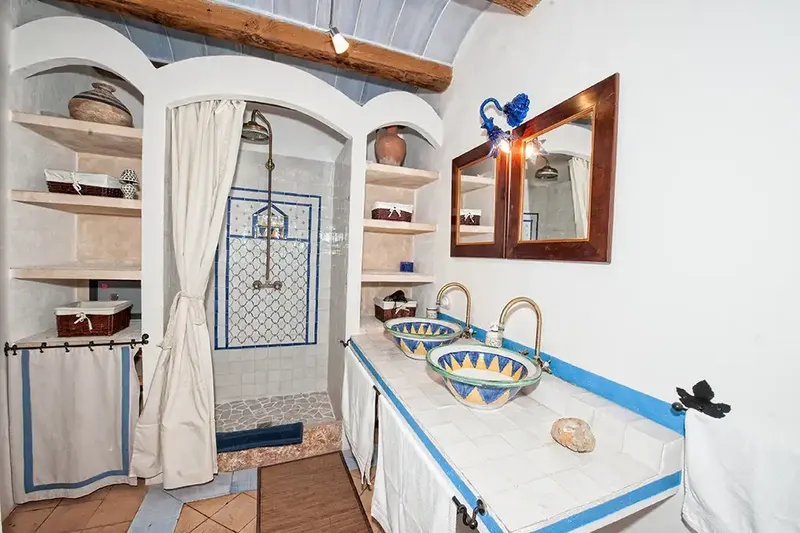 Beautiful rustic finca with a total of 6 bedrooms and 5 bathrooms — photo 5