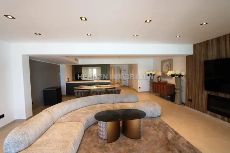 Exclusive luxury apartment on the first sea line at Playa de Palma — photo 11