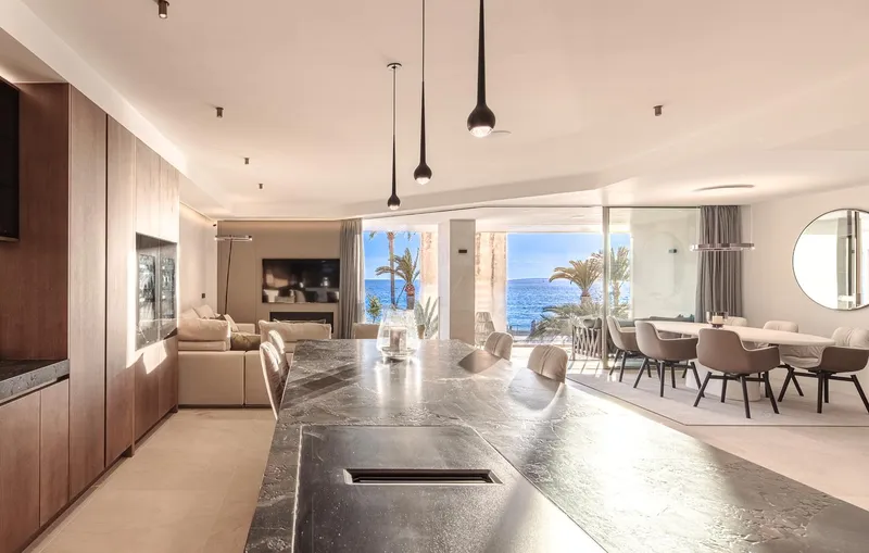 Design apartment in a privileged location on the seafront in Portixol — photo 4