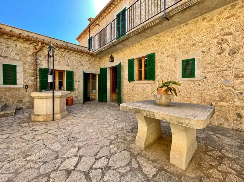 We are pleased to present the most emblematic house in the village of Mancor de la Vall, located in the very center — photo 10