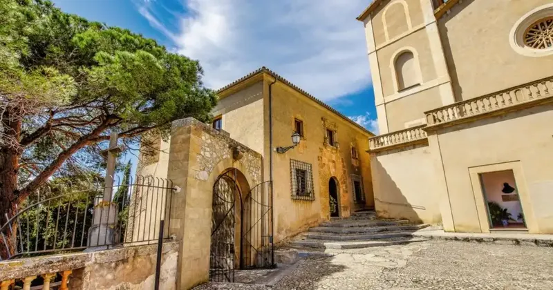 Elegant townhouse for sale in the beautiful village of Artà offers a perfect blend of traditional Mallorcan beauty and modern living. — photo 9
