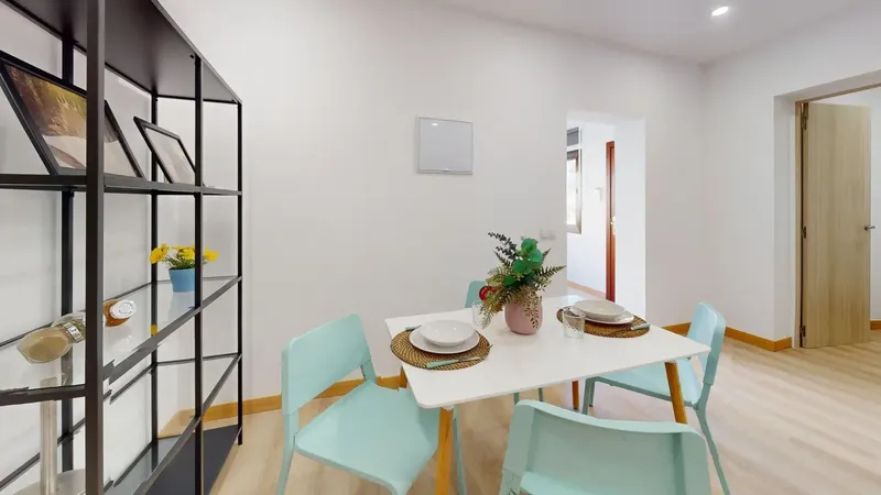 Discover this bright, fully renovated home in a quiet residential area of Magaluf, away from the noise and nightlife — photo 4