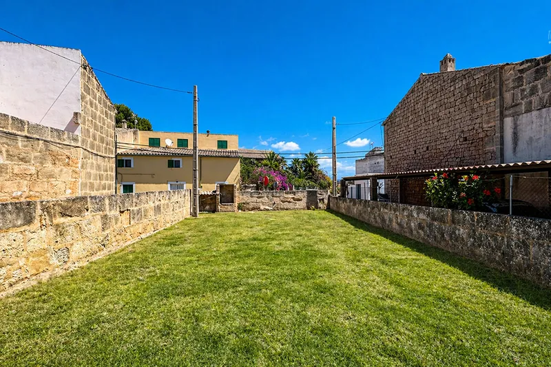 Building plot in Ses Salines — photo 1