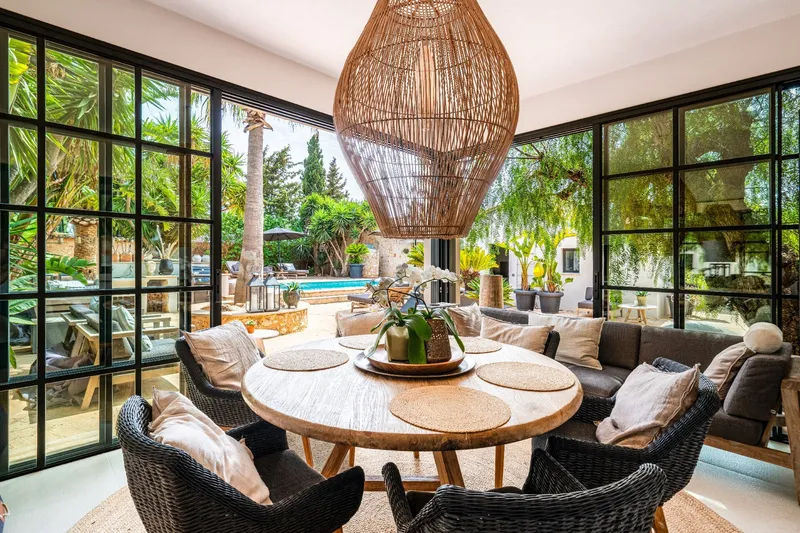 Townhouse with patio oasis and glazed winter garden in Es Llombards — photo 8