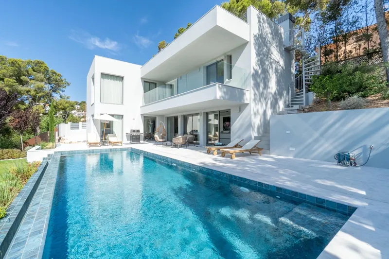 Contemporary-style villa — photo 4