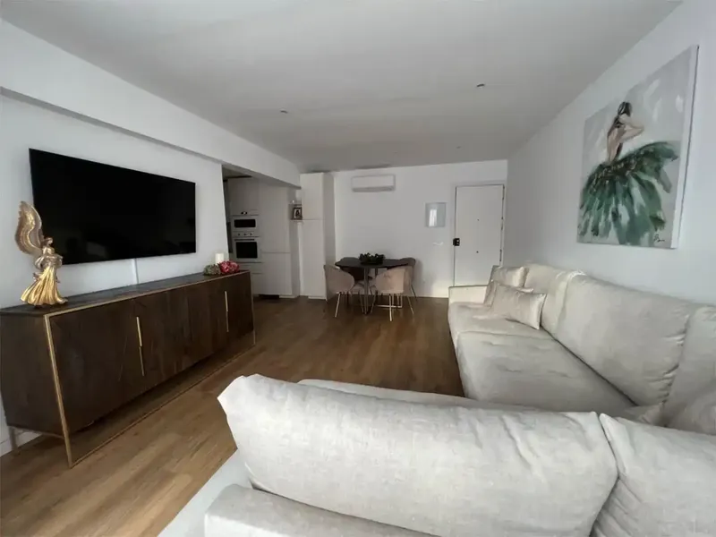 The apartment is located in a well-known tourist area of Magalluf, Mallorca. It has 68 m², is completely renovated, the windows have — photo 4