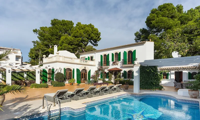 Seasonal rental: Renovated house with sea views for rent in Cala Major — photo 1