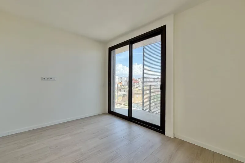 Unfurnished new build apartment with parking in Palma — photo 8