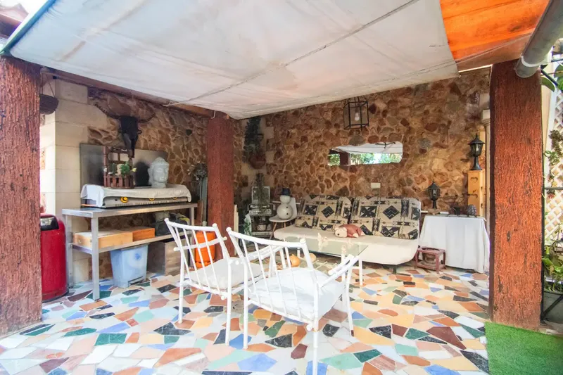 This enormous house in the Molinar neighborhood of Platja de Palma is an impressive property characterized by its generous dimensions and its — photo 6