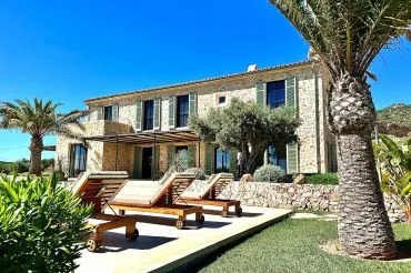 Exceptional Stone Finca with Sea Views in Llucmajor — photo 1