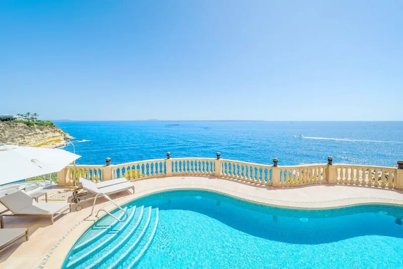 Exclusive villa for seasonal rental on the seafront in Portals Vells, Mallorca, with 7 bedrooms, 8 bathrooms, independent apartment — photo 1