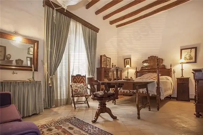Mallorcan estate with several buildings on a plot of approx. 863,401 m2. The main house of approx. 2,051 m2 built — photo 9