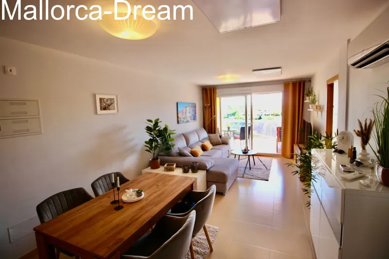Calas de Mallorca: A high-quality, modernised flat with a stunning view of the palm-lined pool, sunshine until the evening and a private parking space — photo 12