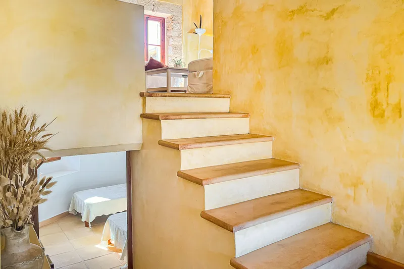 Timeless Elegance: Renovated 19th-Century Mill as a Living Paradise with Pool and Studio — photo 4