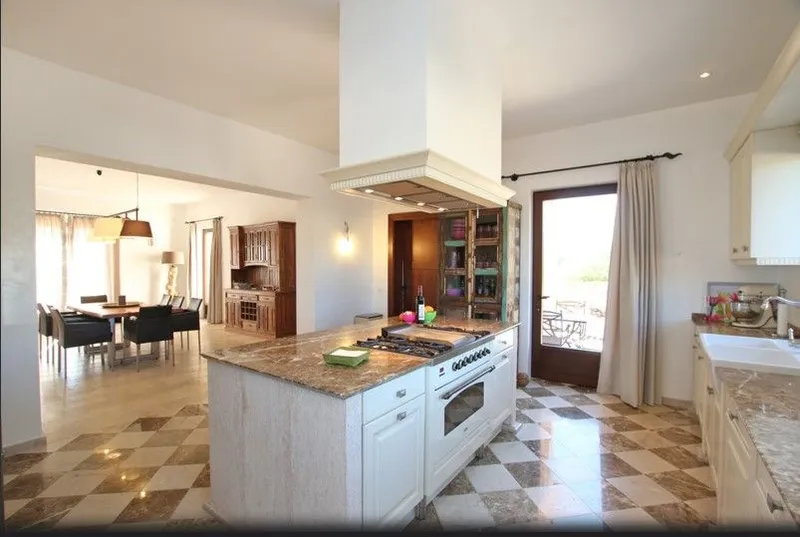 Mediterranean luxury finca with 100 m² resort-style pool, sea views and complete privacy near Porto Colom — photo 10