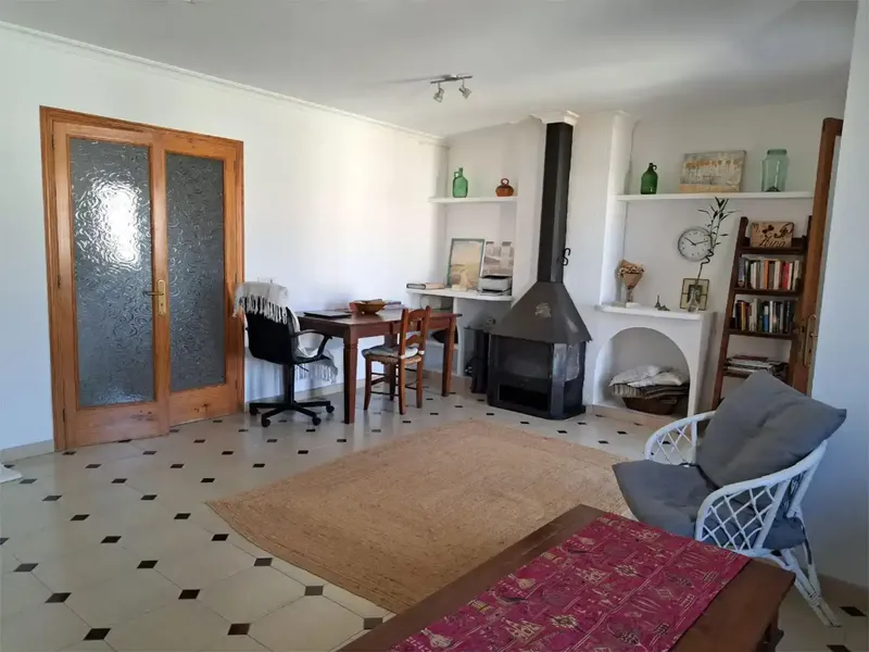 Piso de unos 110m2 construidos en Santa Margarita (pueblo cerca de can Picafort), consta de salón comedor con chimenea y balcón exterior, co — photo 1