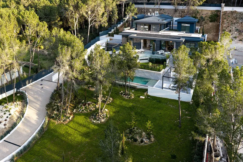 Luxurious new-build villa with first-class fittings in a top location — photo 4
