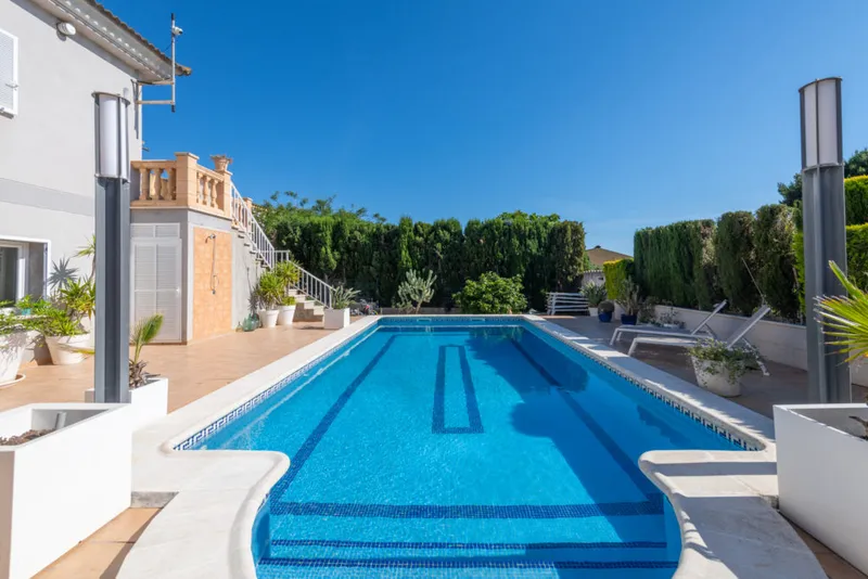 Exclusive villa with guest area, large saltwater pool and solar system — photo 7