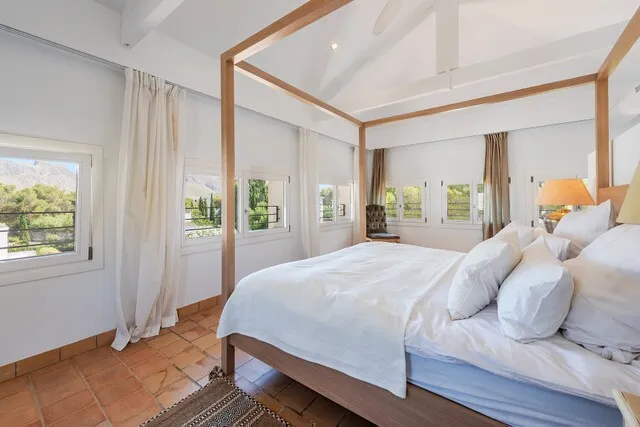 Exclusive villa for sale 200m from the beach in Puerto Pollensa, North Mallorca — photo 11