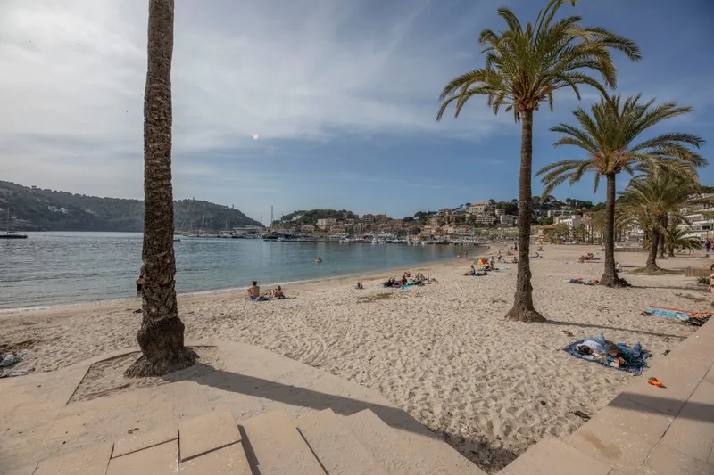 Bar / restaurant / cafeteria in 1st line on the promenade and beach of Port de Sóller — photo 3