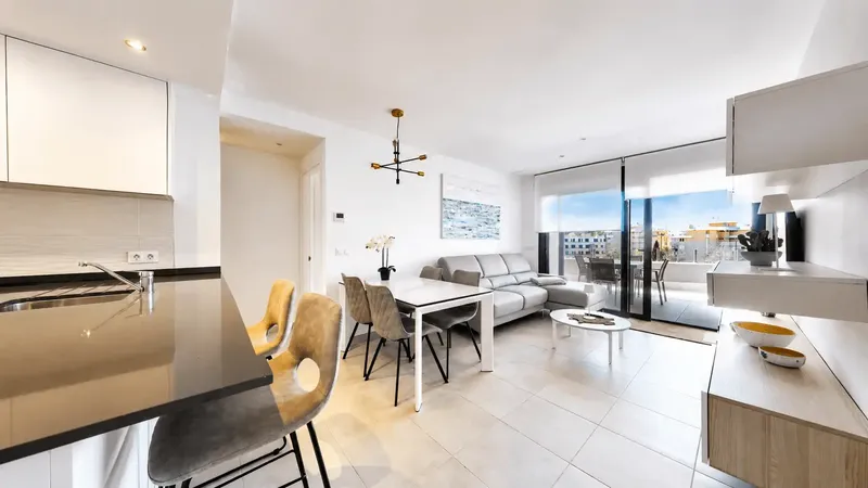 Modern home in an exclusive location: almost like a brand-new home. — photo 2