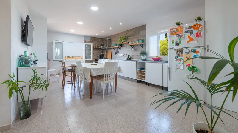 Partly renovated country house in Ses Salines, with absolute privacy, distant views & close to the beach — photo 4