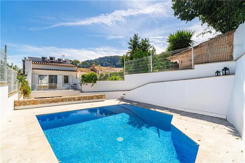 A very bright house with a pool in the heart of Esporles, overlooking the Tramuntana Mountains — photo 4
