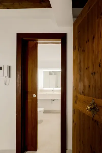 This recently renovated apartment is part of a palace in the heart of the old town, next to Palma Cathedral and — photo 10