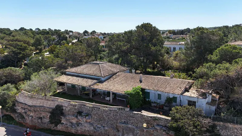 Villa to Renovate with Sea Views — photo 2