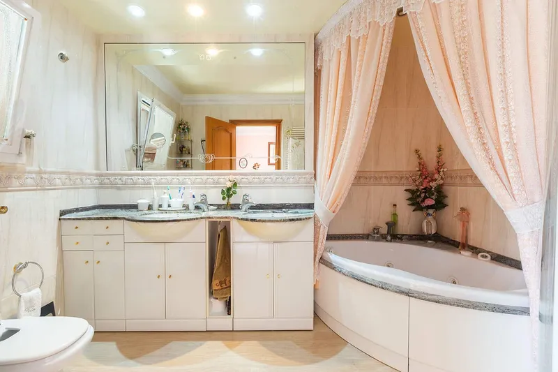 Mediterranean house with plenty of privacy — photo 9