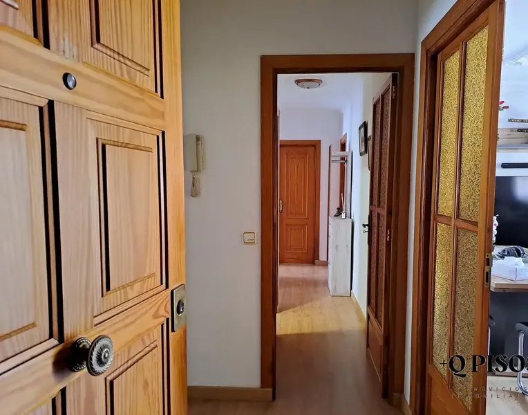Sunny and spacious first floor, renovated property cared for down to the last detail — photo 2