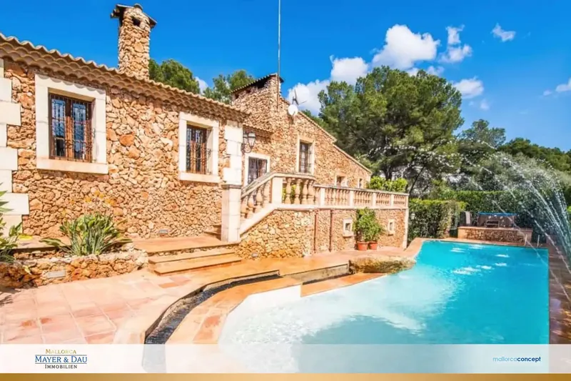 This property is located in the quiet coastal settlement of Costa de los Pinos, just steps from the sea. The representative door — photo 2