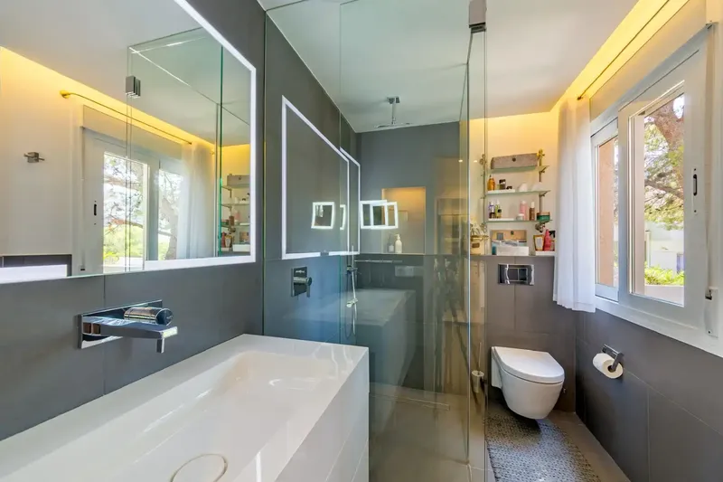 This impressive triplex penthouse, located in the exclusive area of La Mola (Port d'Andratx), combines luxury, design and privileged location. — photo 12