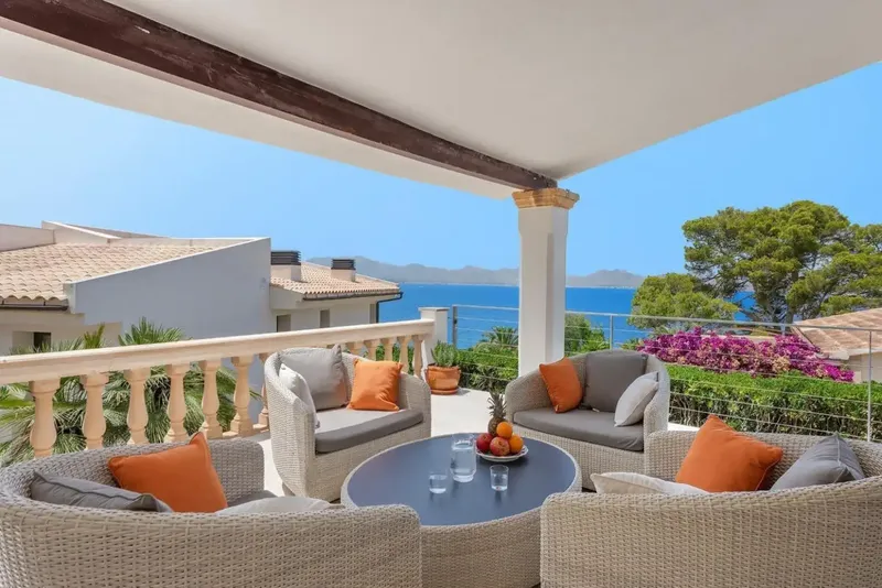 Esta exclusiva villa con espectaculares vistas al mar desde todas las habitaciones se encuentra en una ubicación privilegiada en Alcúdia Bon — photo 11