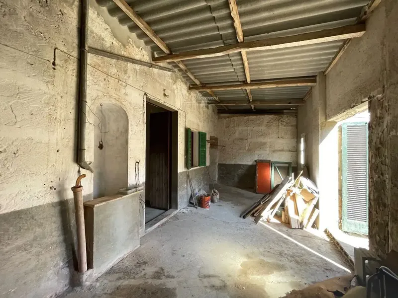 Village house of 239m2 built with high ceilings and exposed beams, garden and garage, located in the heart of the picturesque medieval village — photo 3