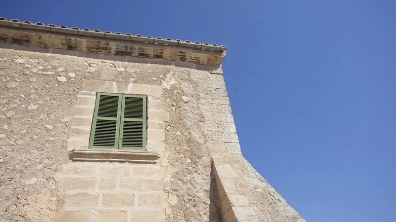 It has a preliminary project for 20 rooms, stables, covered equestrian track, heliport, swimming pool and olive grove! This historic estate — photo 12