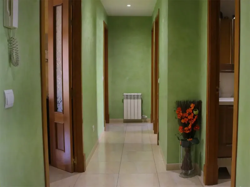Space and light in Son Ferriol: Large apartment with terrace, two parking spaces and two storage rooms — photo 5