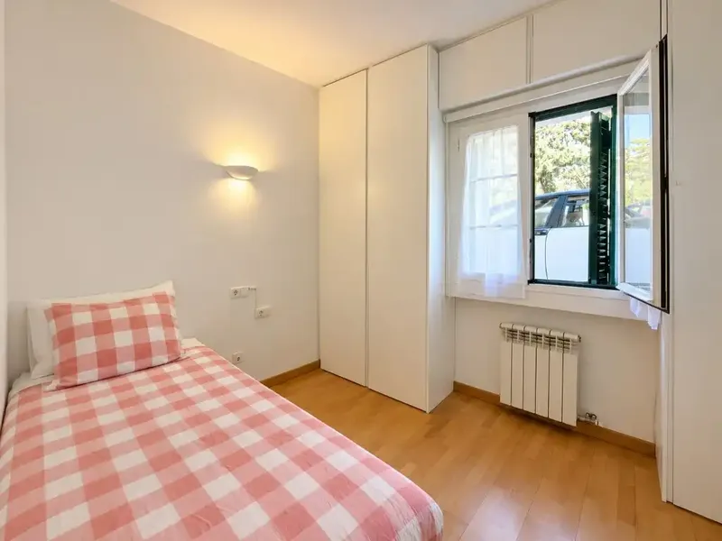 Situado en Palma, a tan solo dos minutos a pie de Porto Pi, este amplio apartamento ofrece aproximadamente 90 m² de superficie habitable y u — photo 9