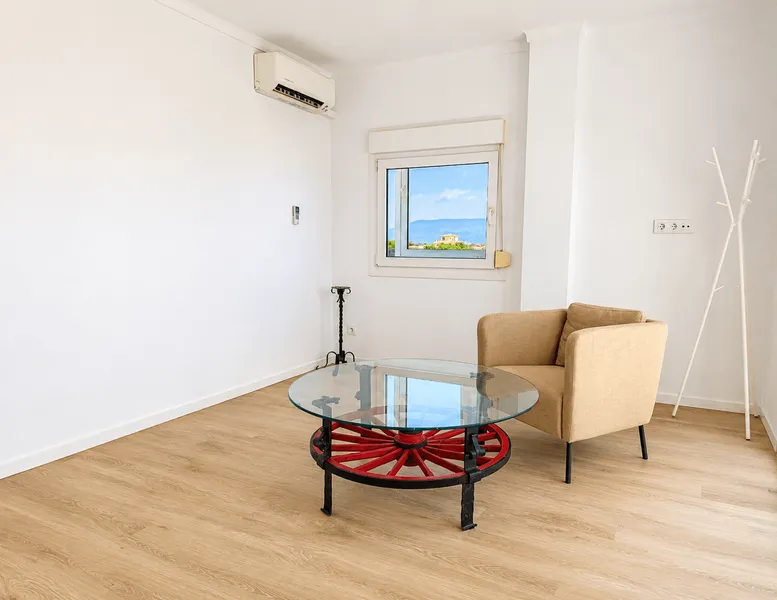 Penthouse with Sunroom &amp; XXL Terrace for Long-Term Rent — photo 4