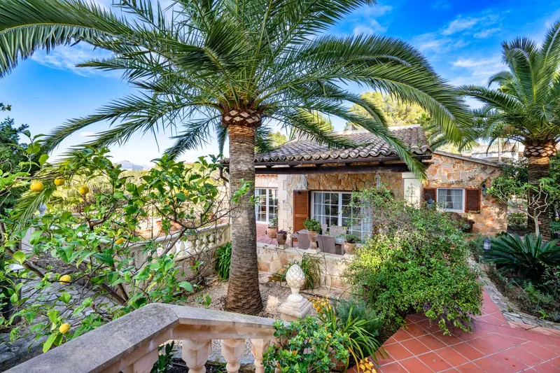 Mediterranean villa with holiday rental licence in a quiet location — photo 1
