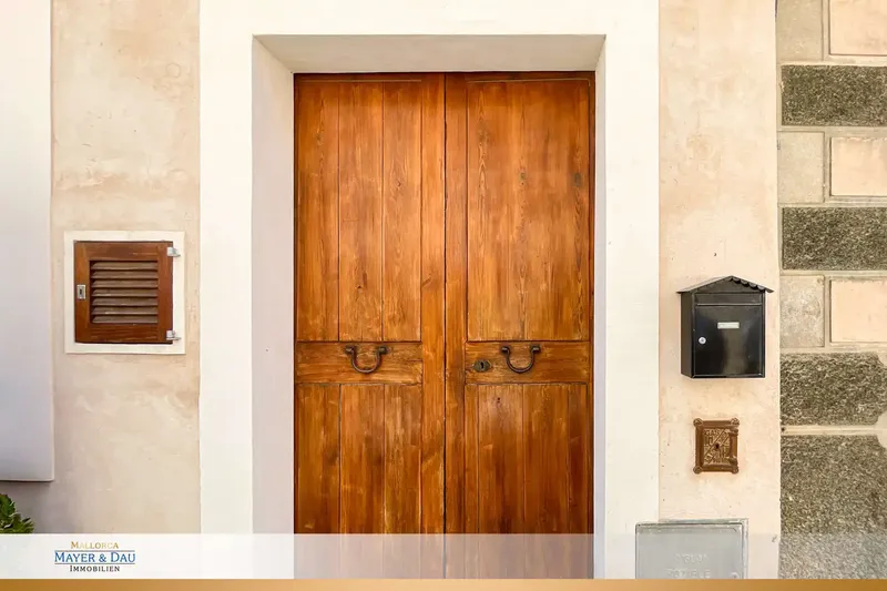 This meticulously renovated 19th-century townhouse is much more than a home: it is a place of memories, stories, and the quiet poetry of times past. — photo 2