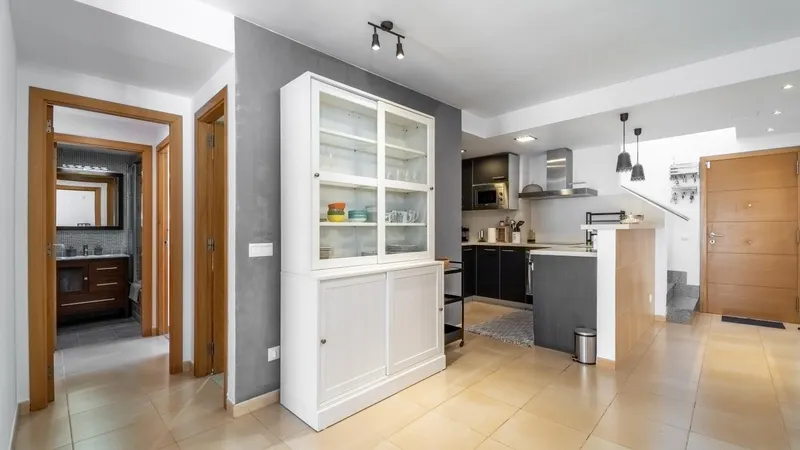 Palma de Mallorca - Bright 2 bedroom Apartment for Sale Near Pere Garau. — photo 11