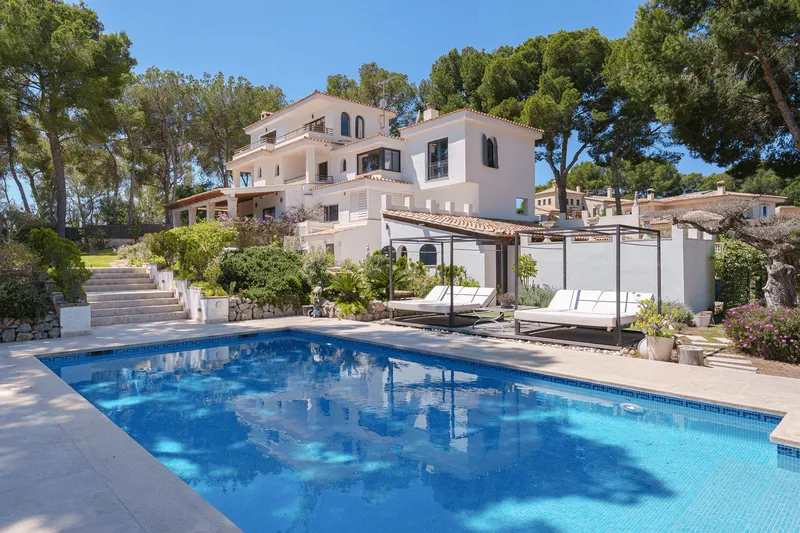 Mediterranean elegance with panoramic sea views in Cas Català — photo 1
