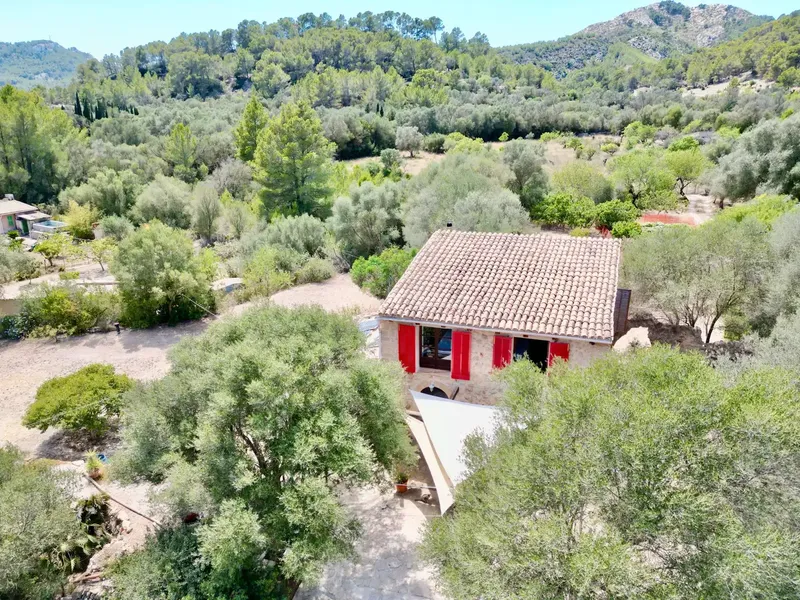 Discover this spectacular legal rustic house, completely renovated with lots of charm. Located on a plot of 3700m2, this property offers — photo 9