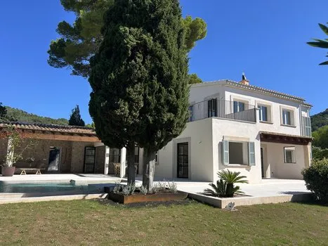 Villa — photo 1