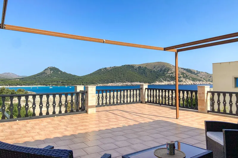 Unique Mallorcan vintage villa with breathtaking sea views and great potential — photo 3