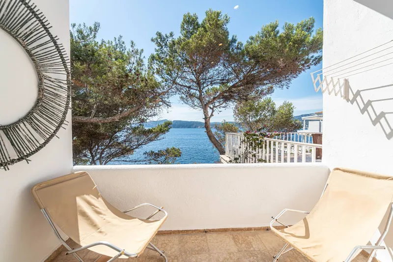 Penthouse with direct access, private garden and great renovation potential — photo 11