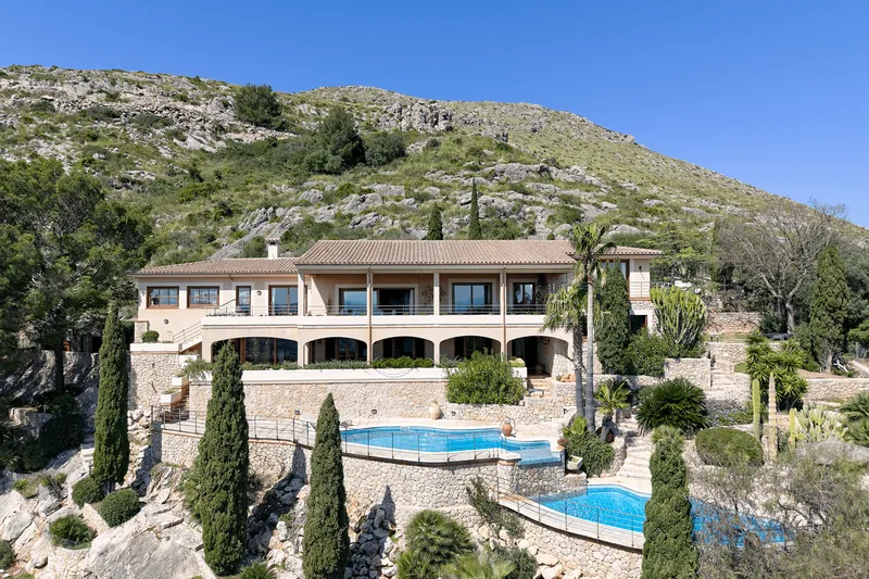 Villa for rent with pool and sea views in Port de Pollença — photo 1