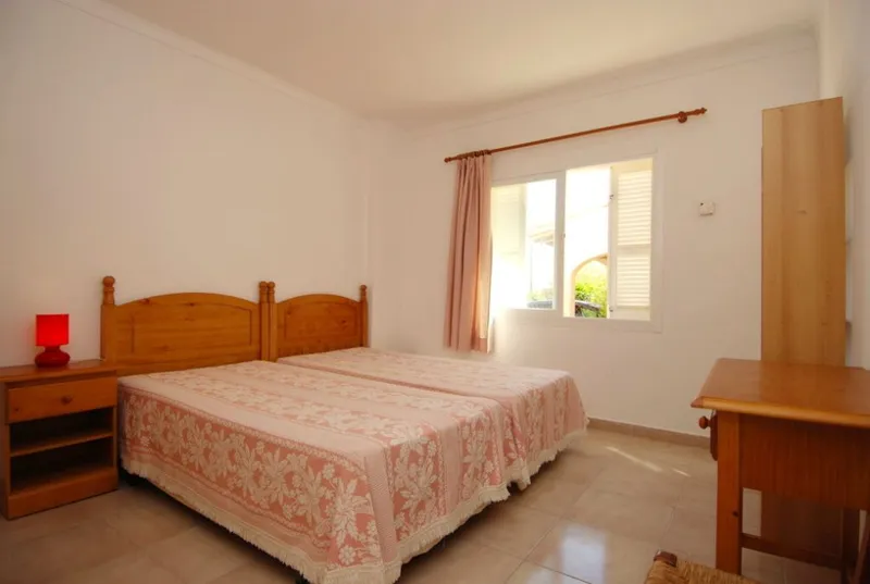 Villa in a quiet street in Cala Llombards with beautiful views to the sea — photo 9