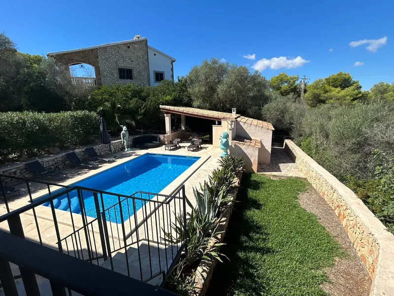 Villa con piscina y licencia de alquiler vacacional en Cala Santanyí, — photo 1